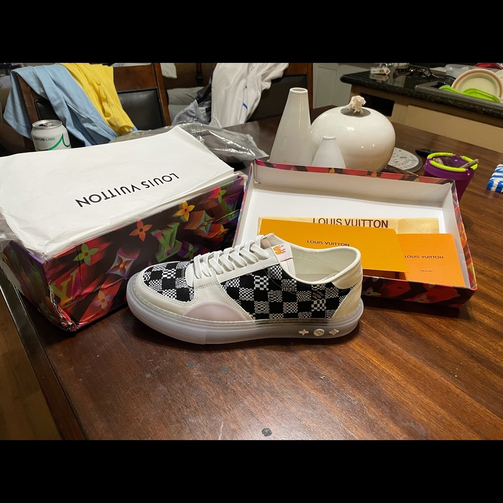 Louis-Vuitton sneakers. Ollie White Damier SS21.